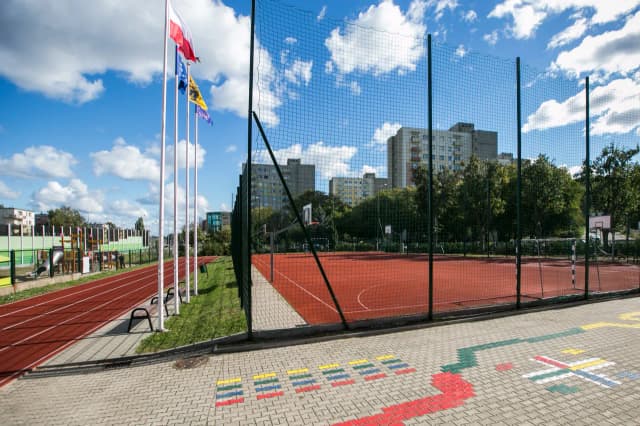 Ile metrów ma bieżnia wokół boiska szkolnego? Oto zaskakująca długość! Ile metrów ma bieżnia wokół boiska szkolnego? Oto zaskakująca długość!